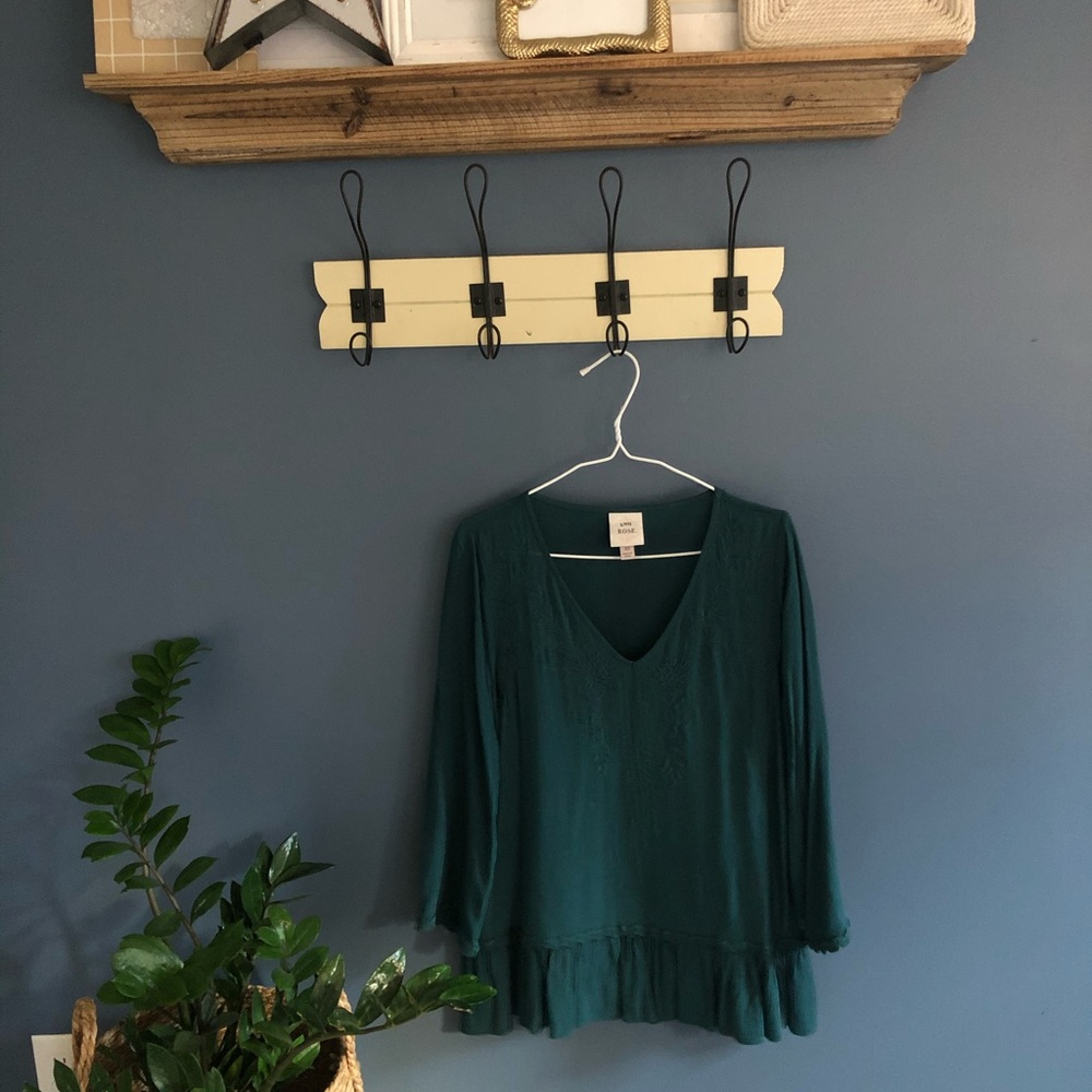Women’s teal ruffle hem top - size xs